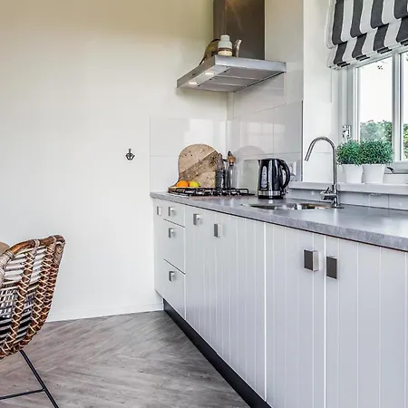 2 Bedroom Beautiful In 펜션 *